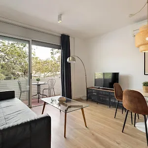 ola-living-poble-nou-beach.topbarcelonahotels.com/